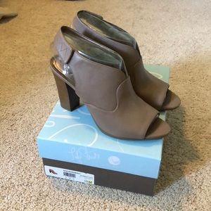 Life stride Naomi heeled sandals nude 10